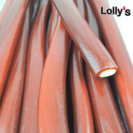 Le Câble Cola Lisse, le bonbon incontournable des fêtes foraines de notre enfance. Ce délicieux bonbon est marron, laissant directement penser à la célèbre boisson gazeuse au goût Cola. Son cœur est tendre et l'extérieur est compacte. Un bonbon bi-texture qui ravira tes papilles !