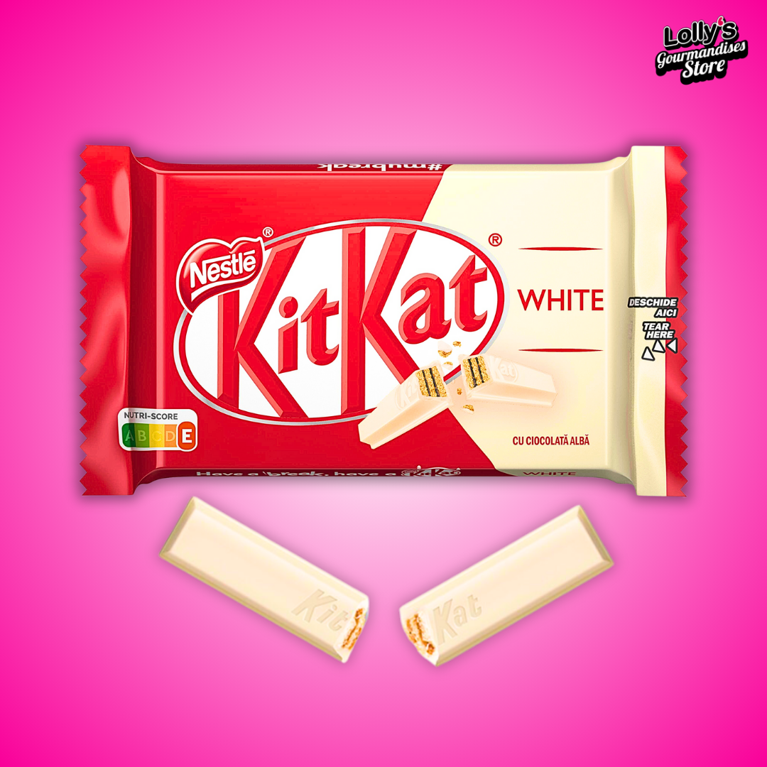 Barre chocolatée kit kat, emballée dans un packaging rouge et crème, un échantillon de barre chocolatée est disposée en premier plan.