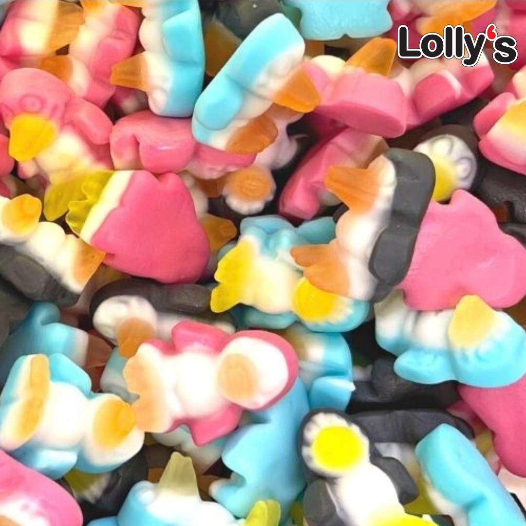 Bonbon en forme de pingouin en gros plan de différentes couleurs rose bleu et noir