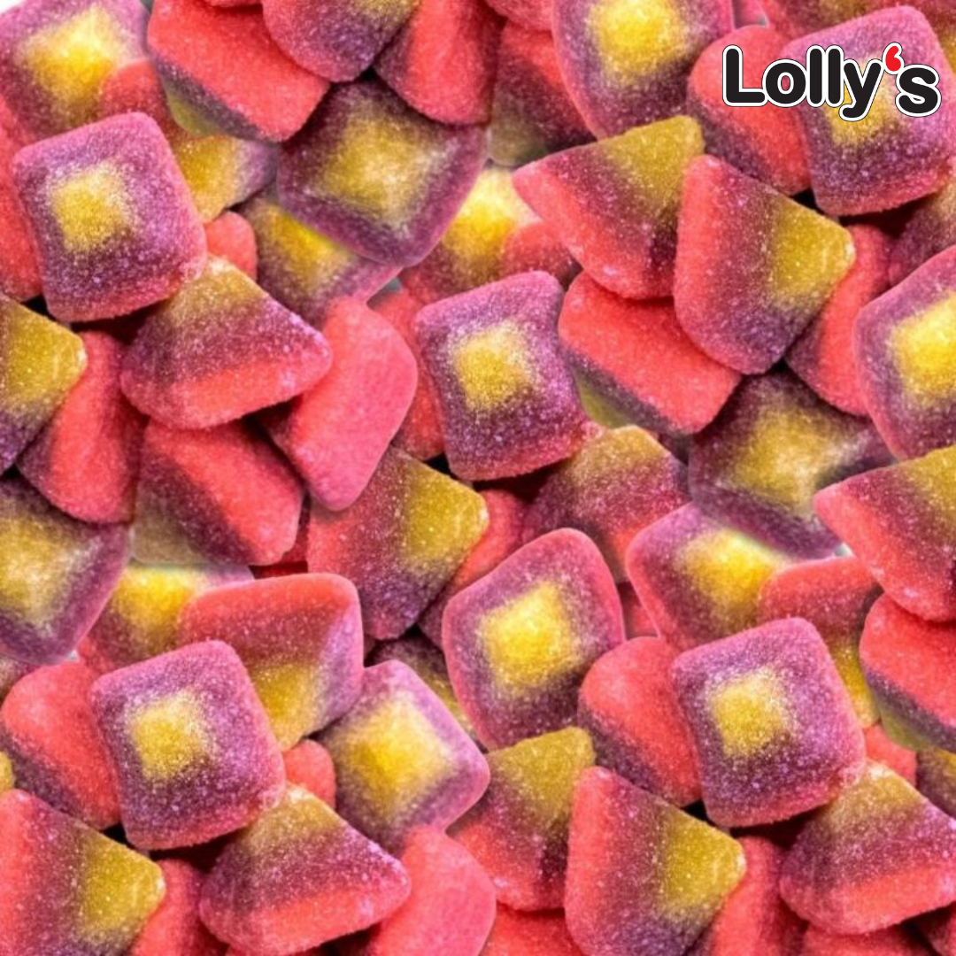 Bonbon en forme de pyramide de couleur rose, violet et jaune en gros plan`