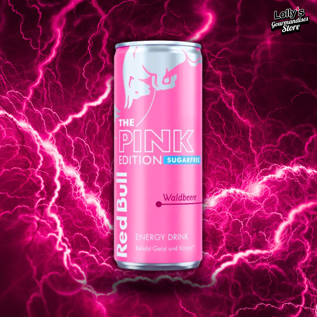canette de RedBull Pink edition de couleur rose flashy. Canette disposée sur un fond noir et rose, des éclairs pour mettre en avant le côté énergique de la boisson.