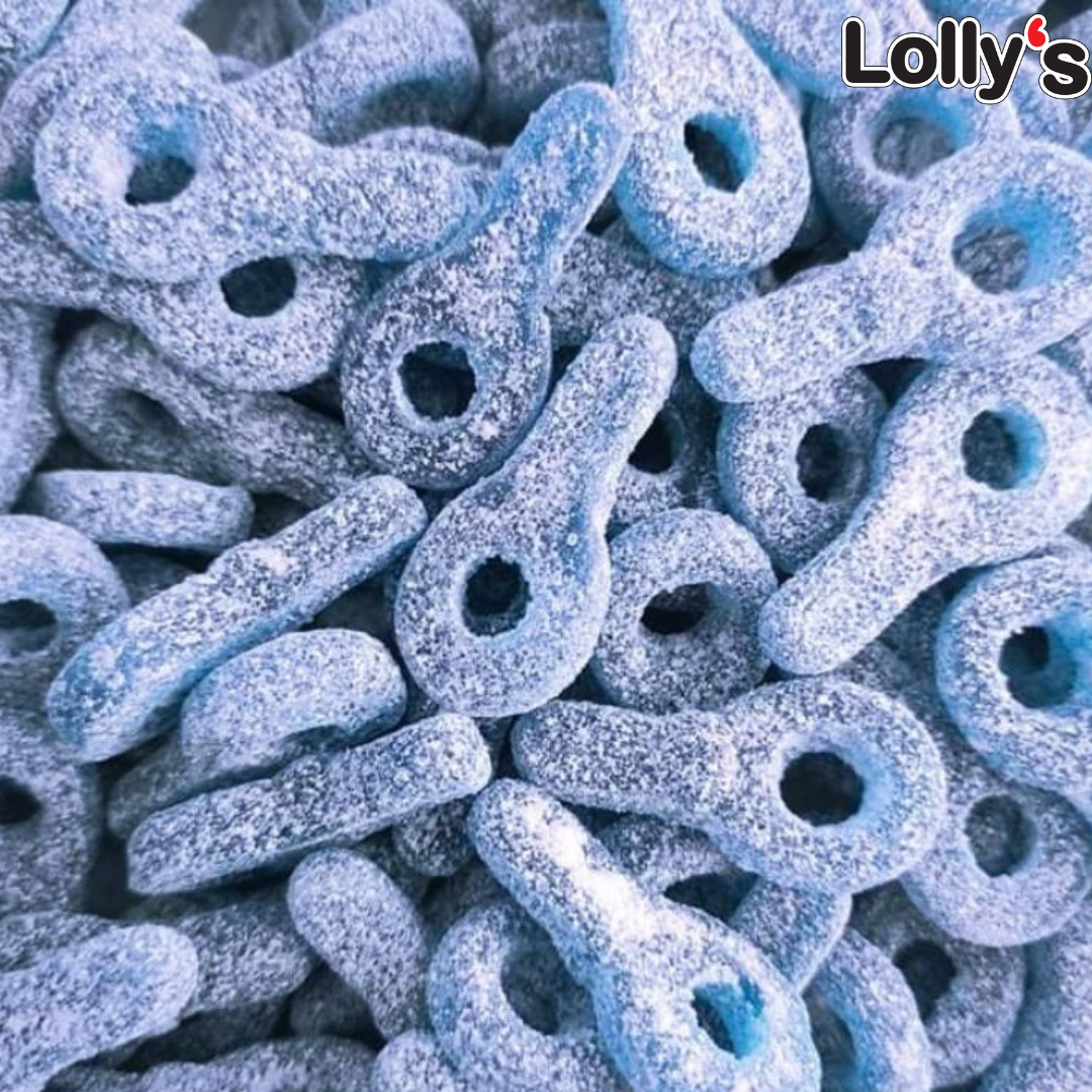 Bonbon en forme de tétine couleur bleu acide en gros plan.