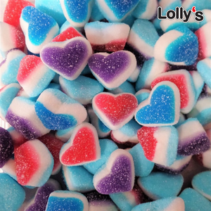 Bonbon en forme de coeur 3 couleurs en gros plan acidulés
