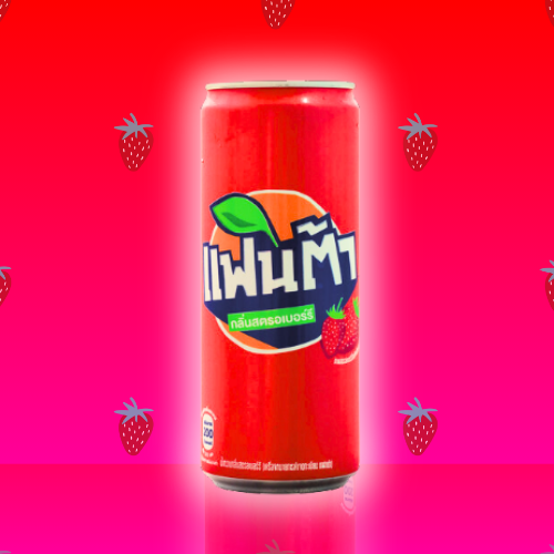 L'image représente la délicieuse boisson sucrée Fanta Fraise Asie. la canette est rouge vif et disposée sur un fond dégradé de rouge et rose, créant un contraste. Des nuances fruitées et sucrées se dégagent visuellement grâce aux illustrations de fraises au second plan, invitant à découvrir la fraîcheur et l'intensité de la boisson. 