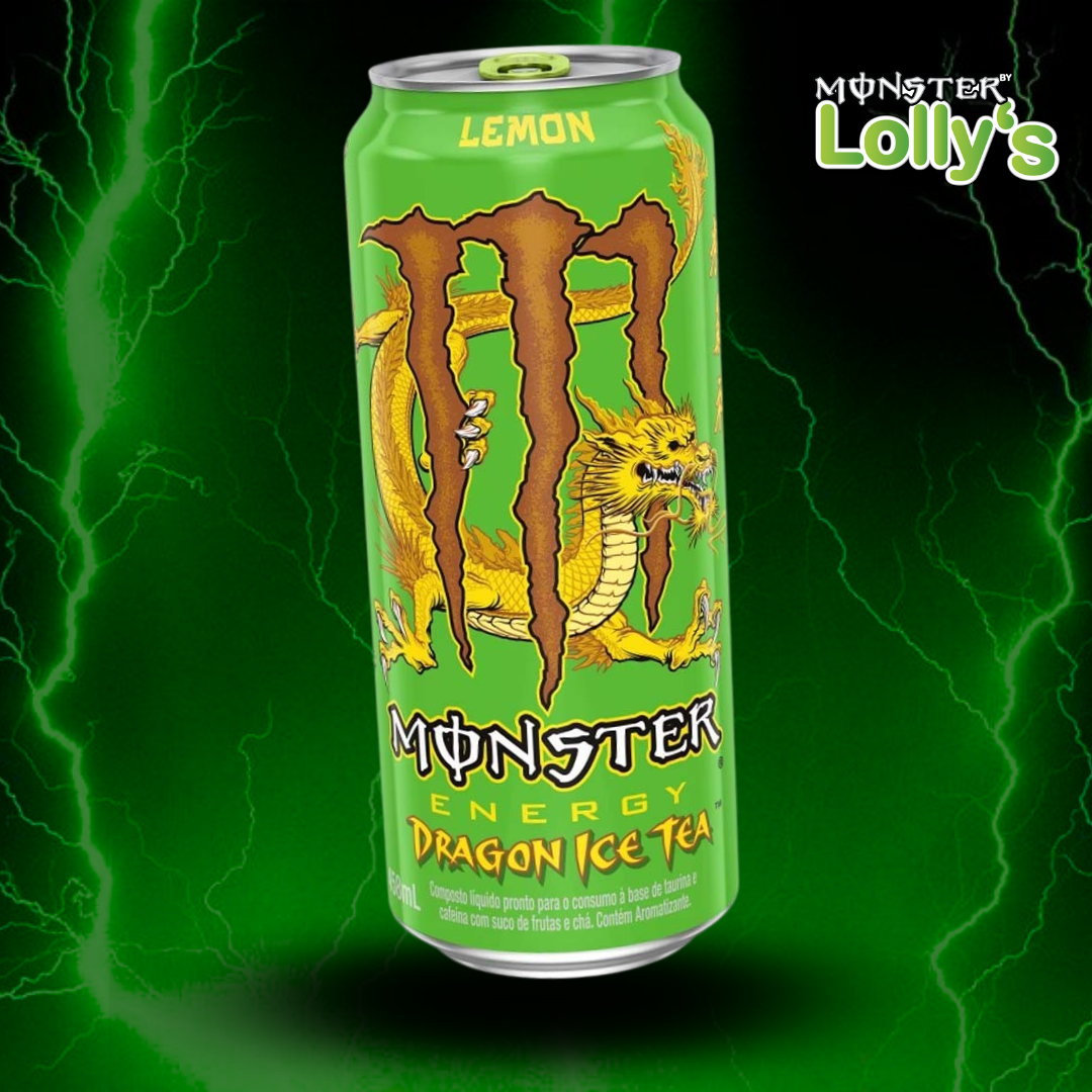 Sur cette image, il y a la Monster Energy Dragon Ice Tea Lemon du Brésil au milieu avec un fond noir et des éclairs verts et un logo Monster x Lolly’s en haut à droite