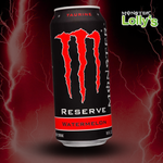 Sur cette image, il y a la Monster Energy Reserve Watermelon au milieu avec un fond noir et des éclairs rouges et un logo Monster x Lolly’s en haut à droite 