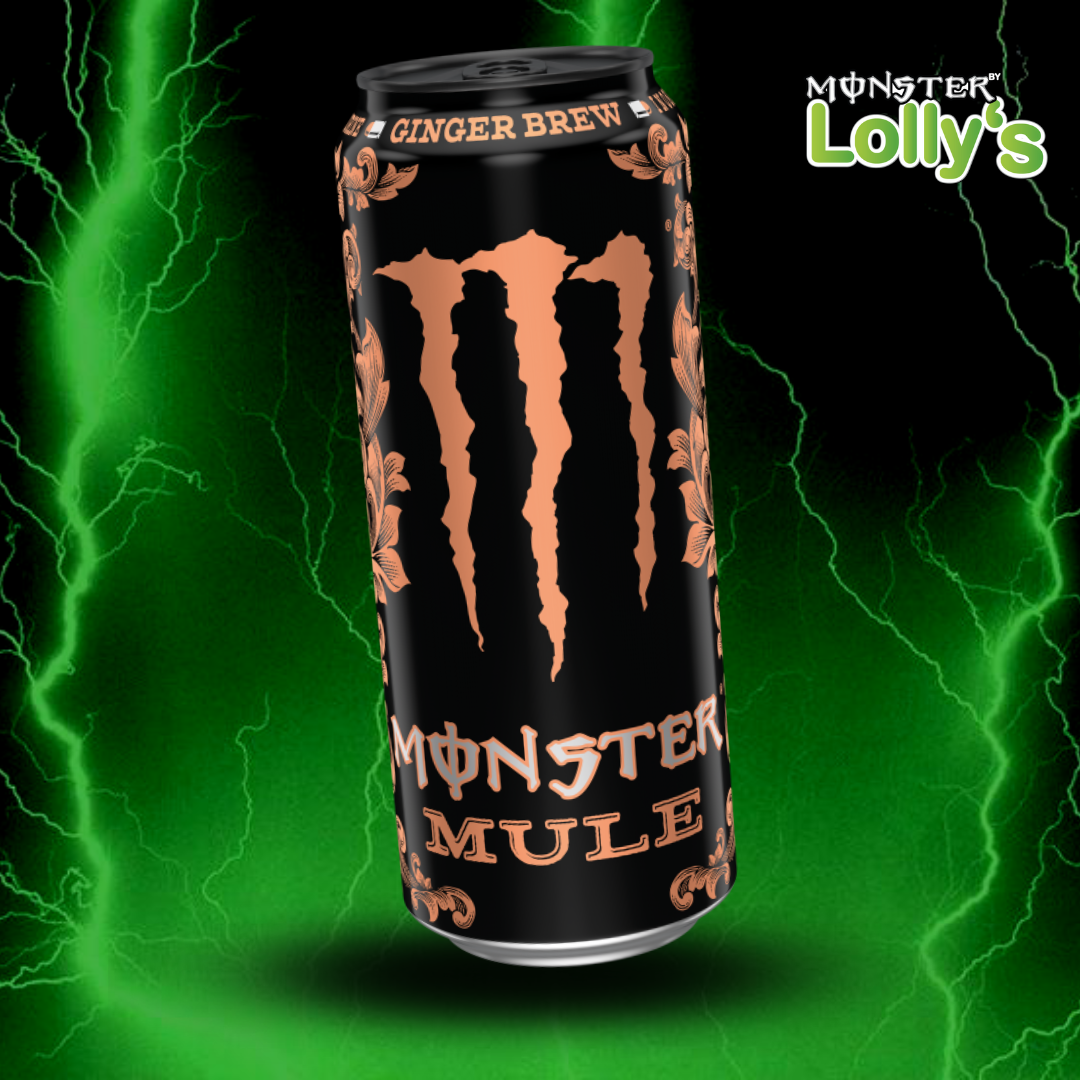 Sur cette image, il y a la Monster Energy Mule Ginger au milieu avec un fond noir et des éclairs vert et un logo Monster x Lolly’s en haut à droite 