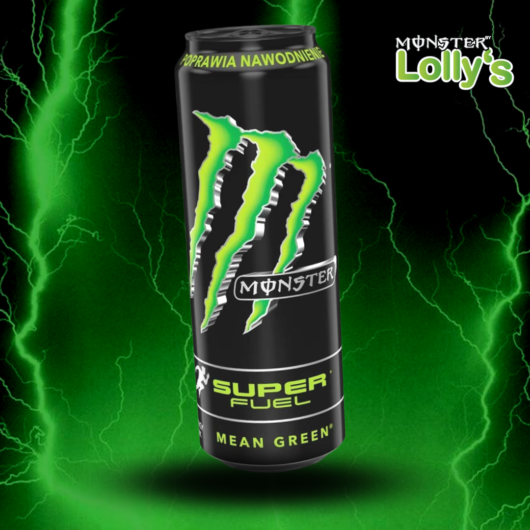 Sur cette image, il y a la Monster Energy Super Fuel Mean Green au milieu avec un fond noir et des éclairs vert et un logo Monster x Lolly’s en haut à droite 