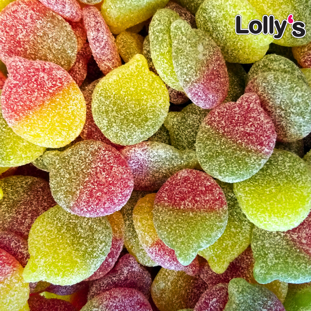 Bonbons en forme de pomme en duo de couleurs comme par exemple jaune et verte ou rouge et verte. Elles sont entourées de sucre acidulé et ont une texture molle. 