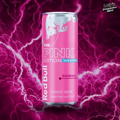 canette de RedBull Pink edition de couleur rose flashy. Canette disposée sur un fond noir et rose, des éclairs pour mettre en avant le côté énergique de la boisson. 