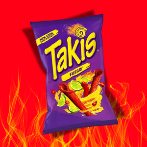 Découvrez les Takis Fuego ! Le paquet, présenté sur un fond rouge vif et entouré de flammes, arbore un design moderne et accrocheur. Le logo Takis en jaune contraste avec le violet du paquet. 