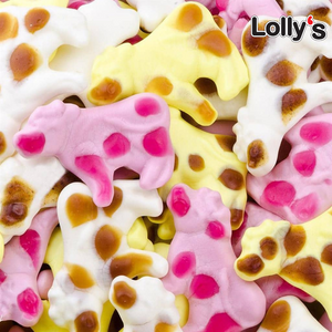 Bonbons moelleux en forme de vache de couleur rose, jaune et blanc en gros plan.